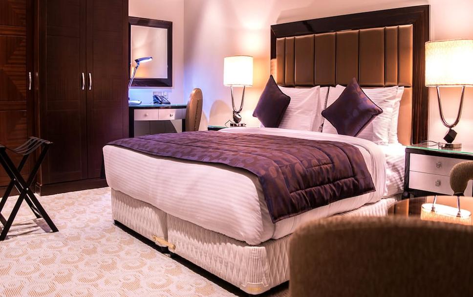 strato hotel by warwick